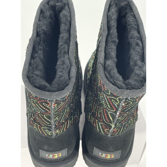 Women UGG Classic Mini II Boot 1016222 Black Suede Upper 100  Ugg Boots Women Size 5 Black Rainbow Stitch Classic II‎ Short Suede New